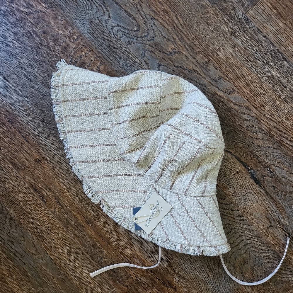 Woven bucket hat
